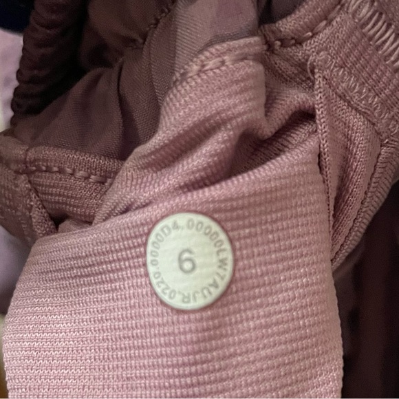 RARE!!!  Lululemon Shorts size 6 - Picture 4 of 4